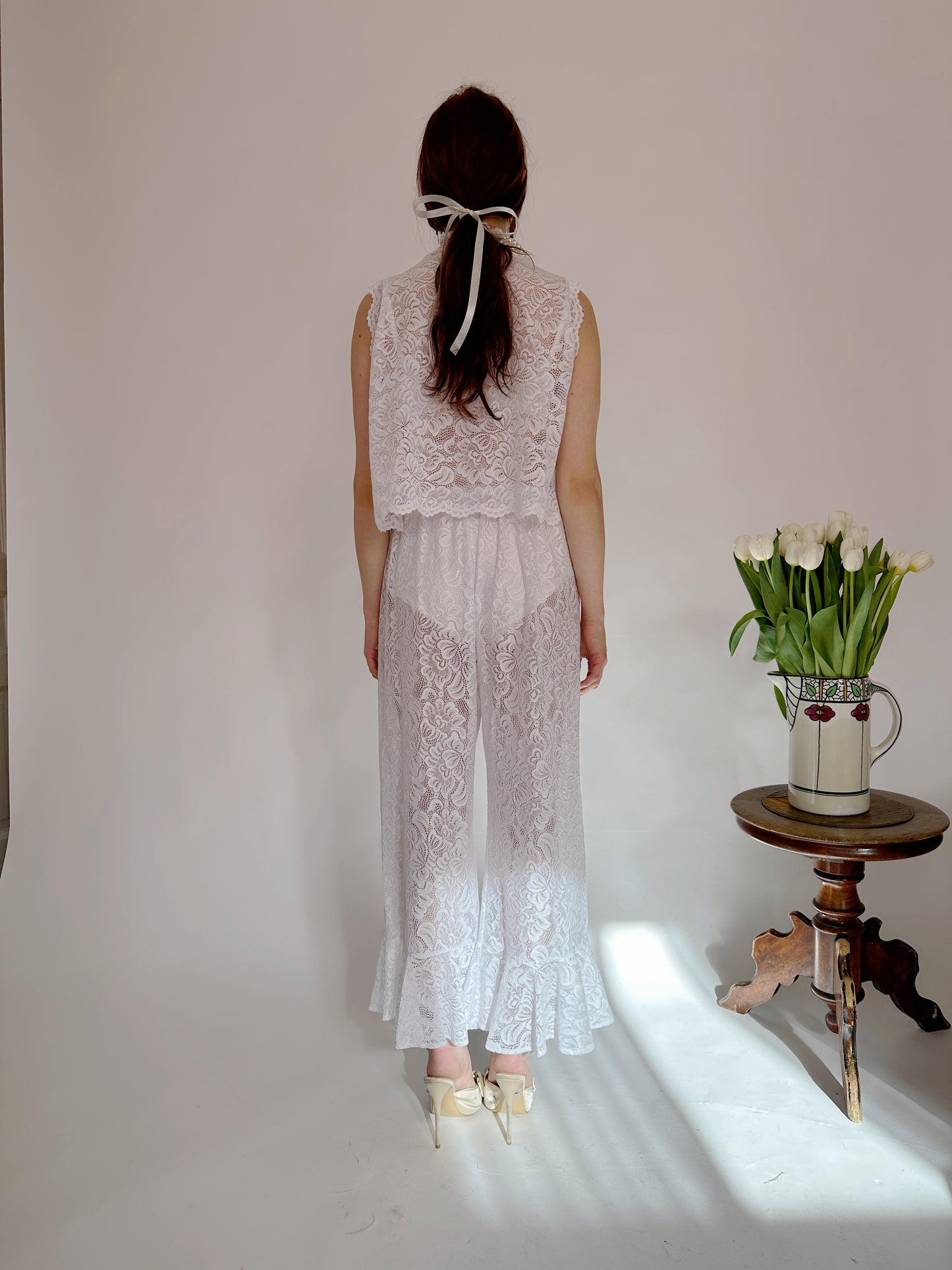 White rose garden set