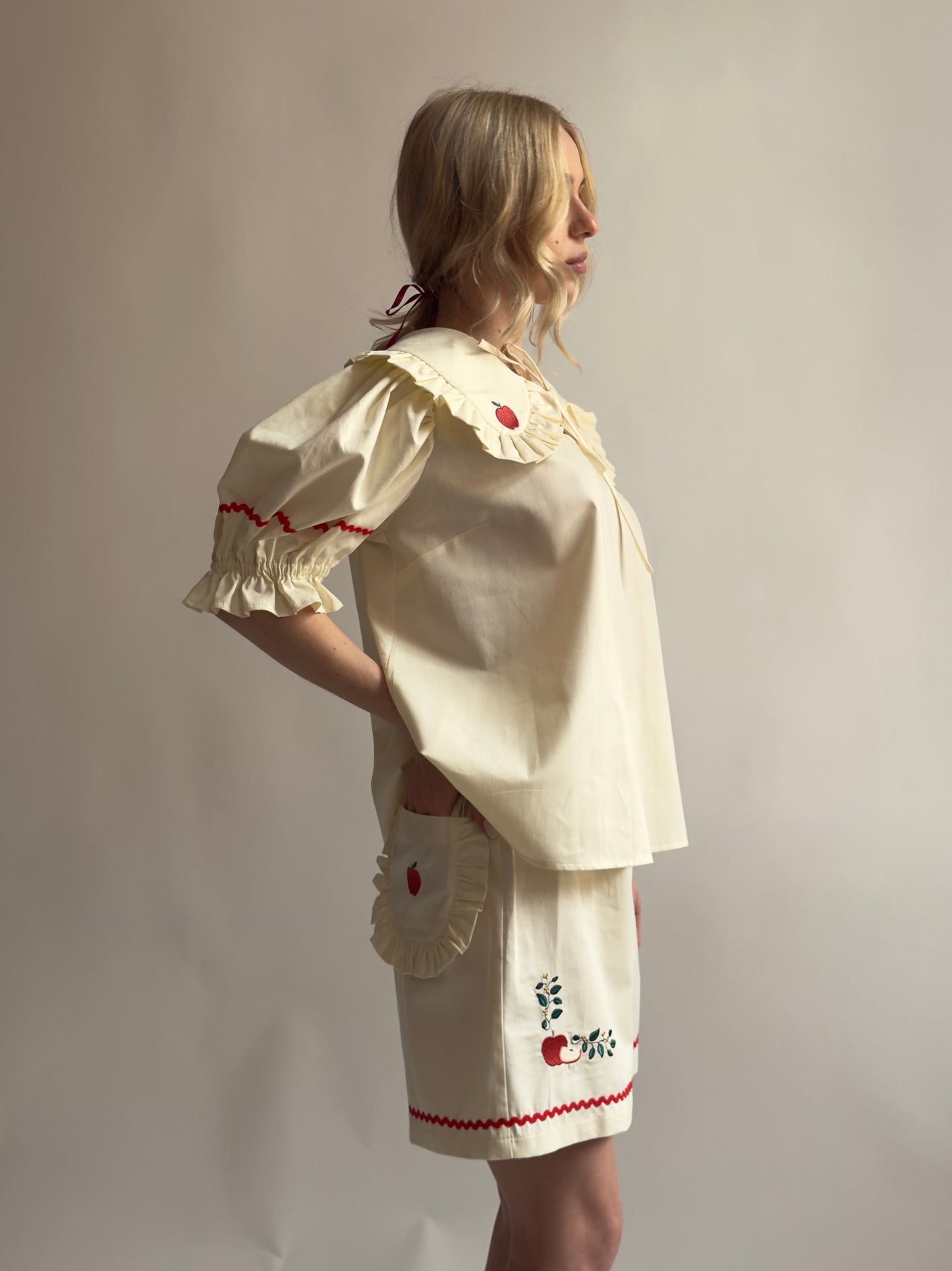 Short Embroidery Red Apples Set