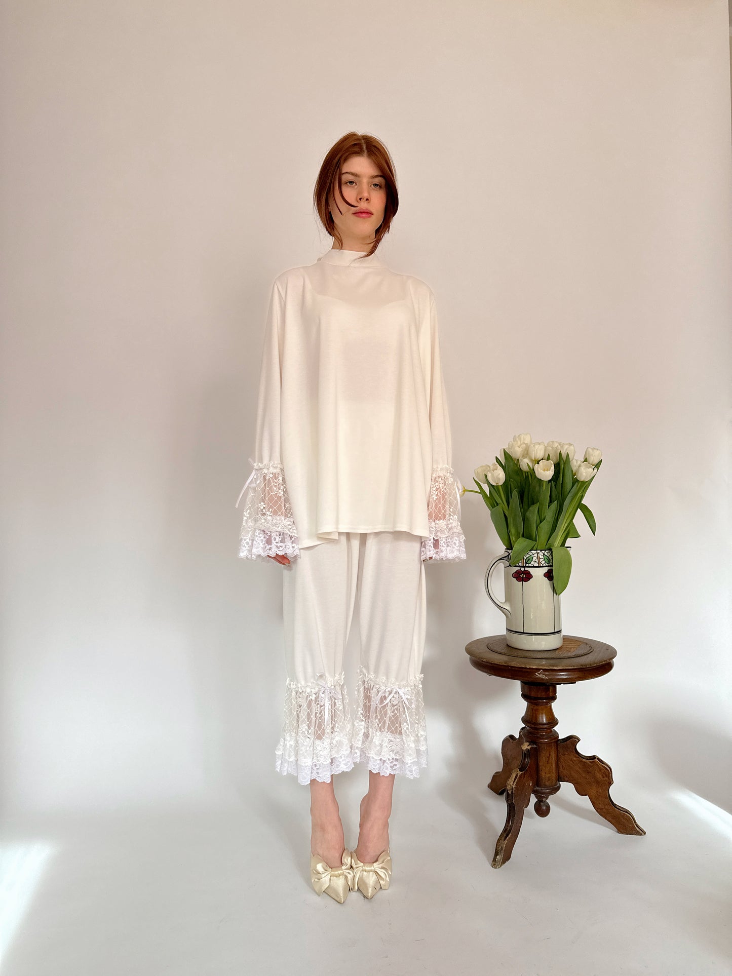Creamy jersey creamy lace turtleneck
