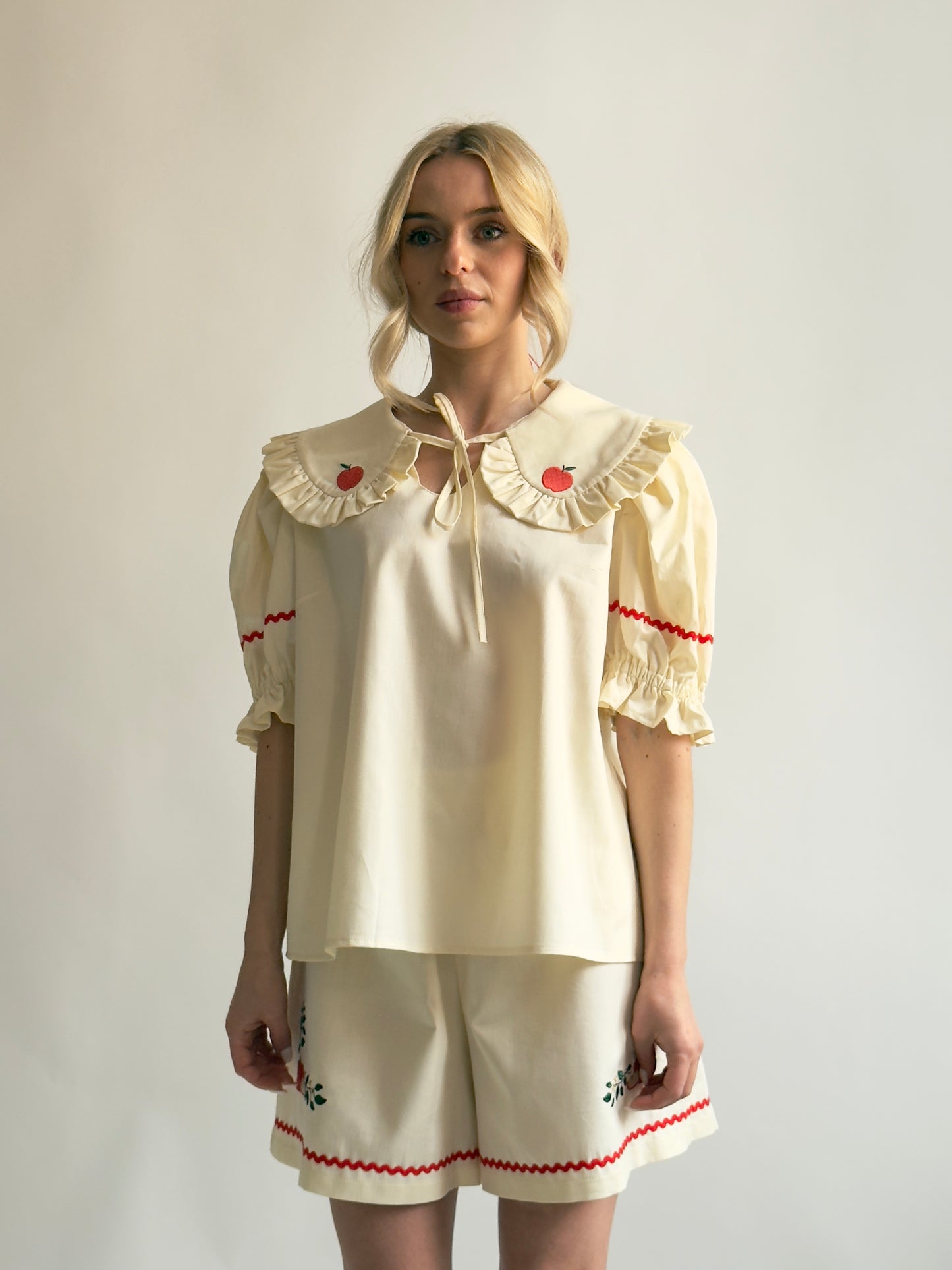 Short Embroidery Red Apples Set