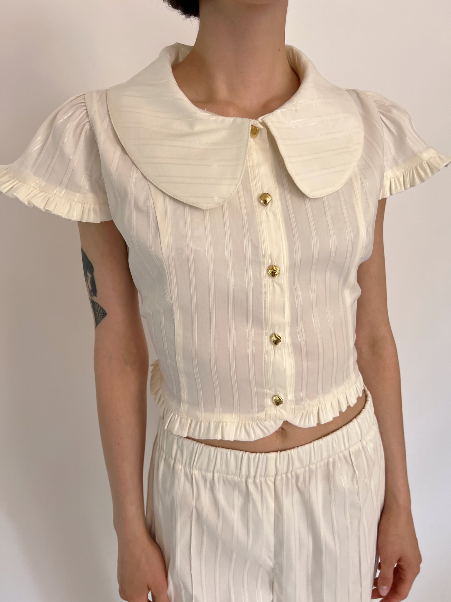 Cream shell set
