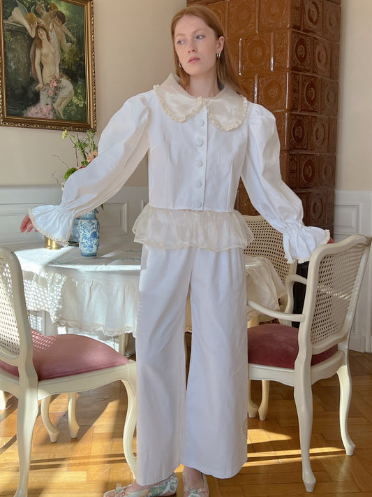 Set with organza details