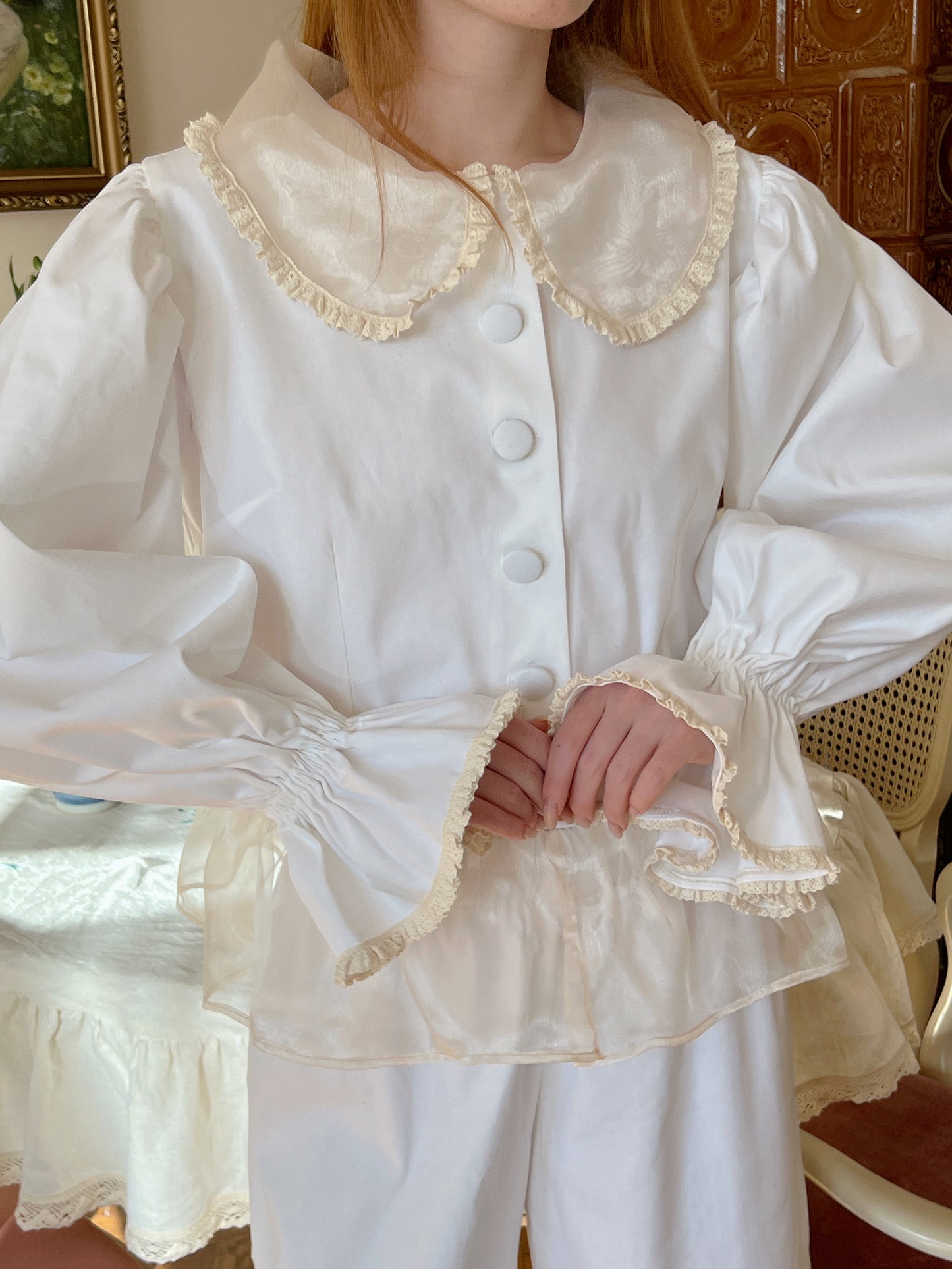 Set with organza details