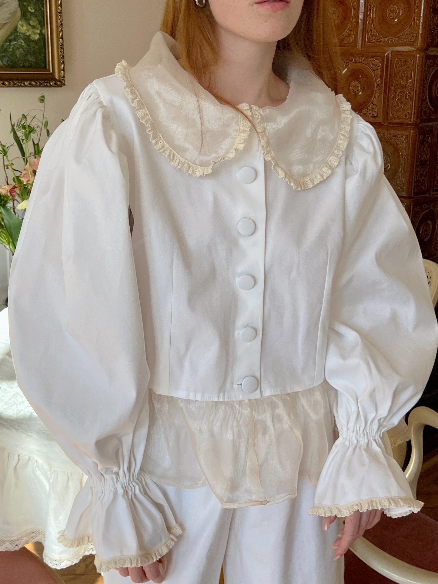 Set with organza details