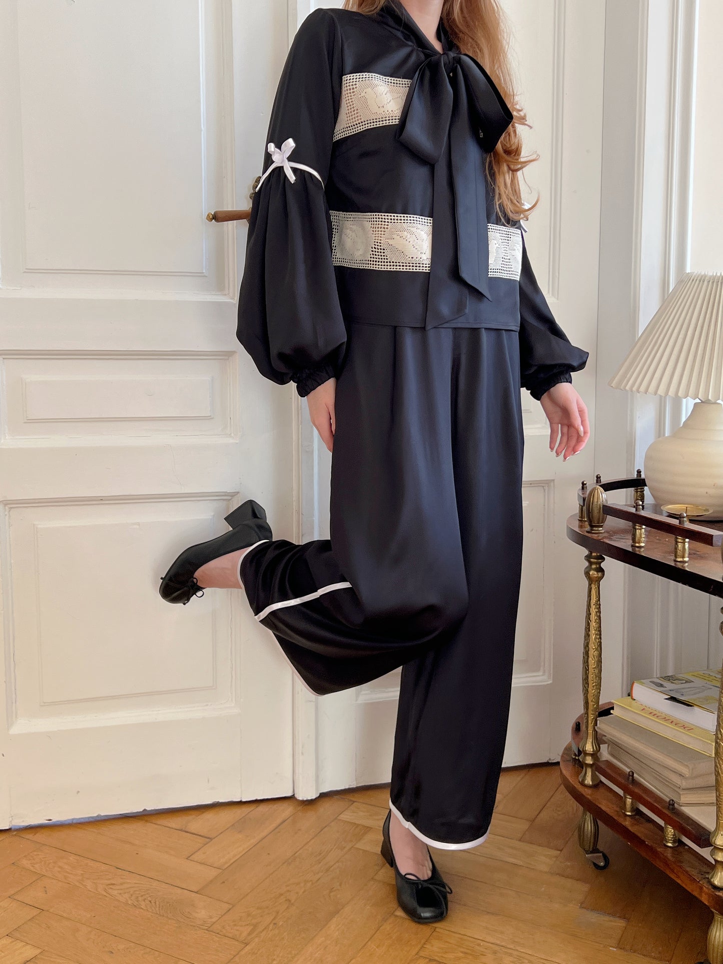 Black dove set with white detailing