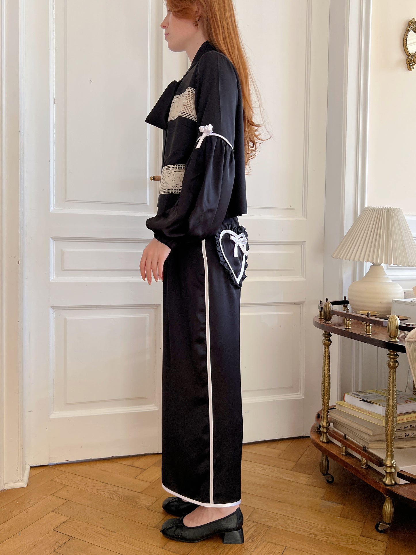 Black dove set with white detailing