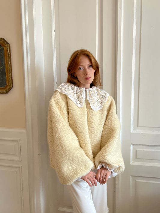 Reworked wollen coat with crochet collar II