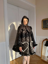 Charger l&#39;image dans la galerie, Ruffle Oversized Raincoat in black
