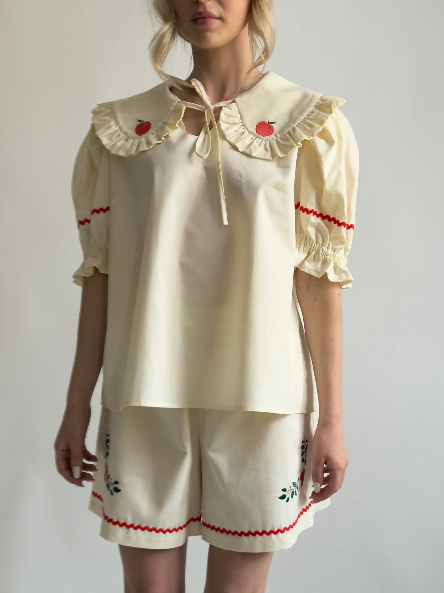 Short Embroidery Red Apples Set