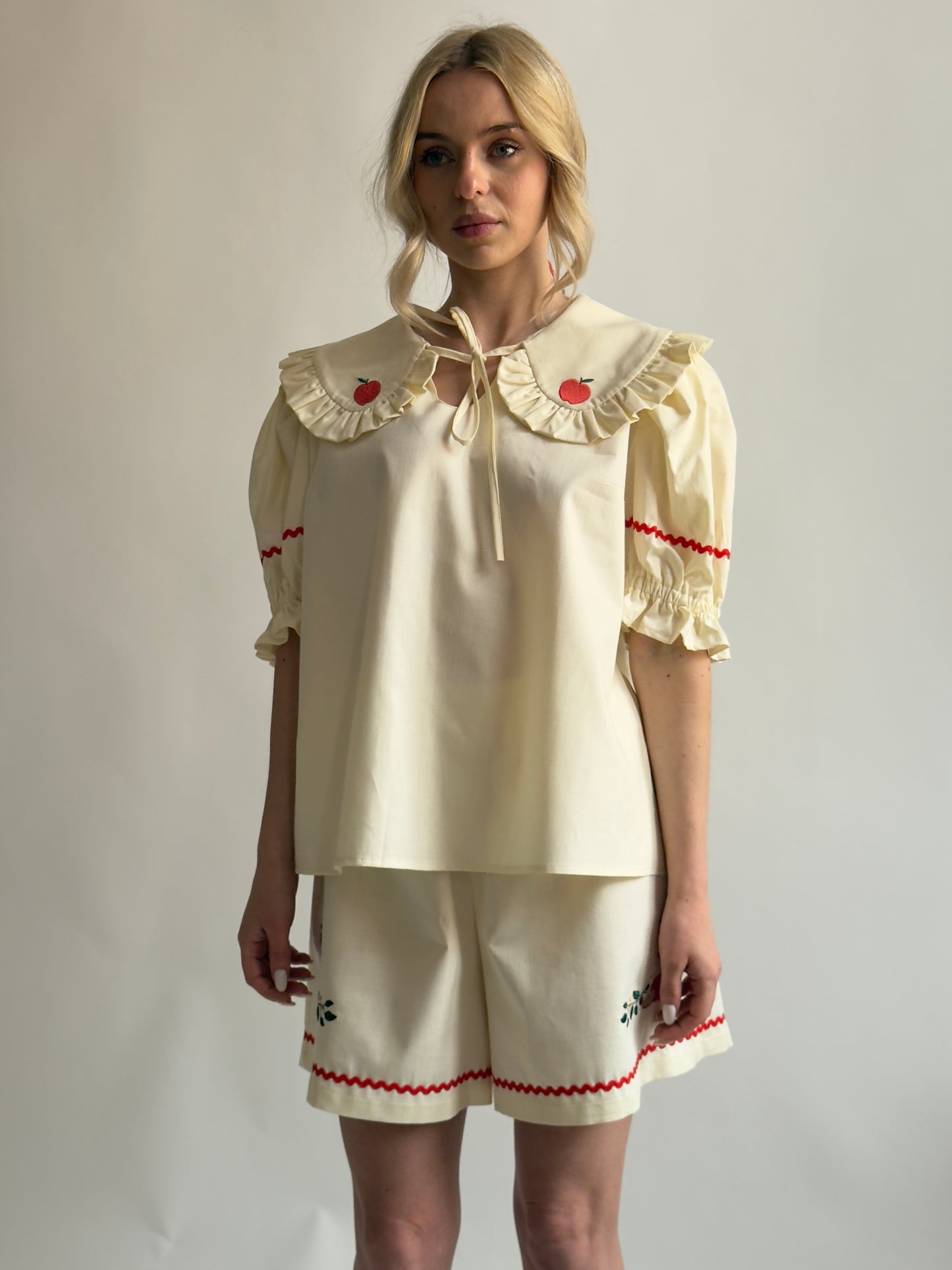 Short Embroidery Red Apples Set