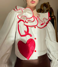 Laden Sie das Bild in den Galerie-Viewer, Upcycled Queen Heart Shirt
